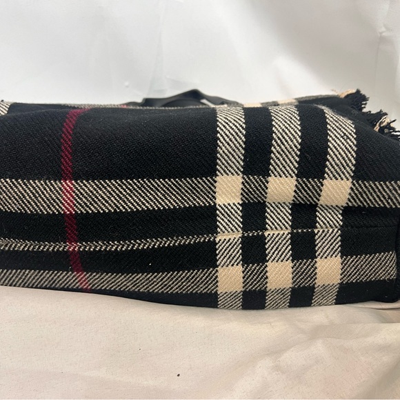 Burberry plaid tote purse wool fringe - Picture 9 of 10